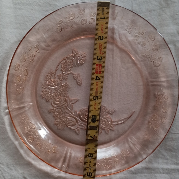 Vintage Pink depression glass 'Sharon' Cabbage Rose Plate, 9 inches - Picture 6 of 7